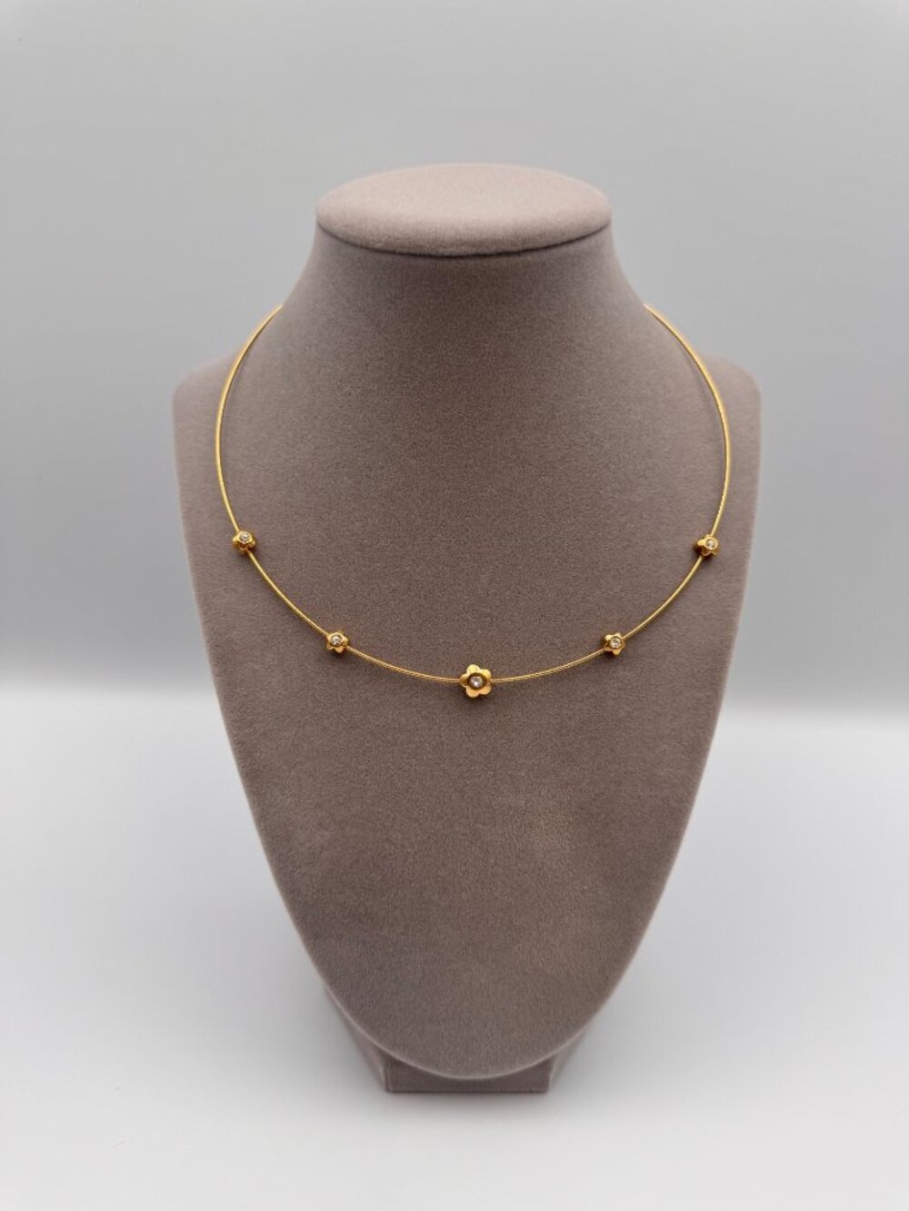 Vintage Avon Gold Tone Flower Station Necklace Clear Rhinestones 11.5”